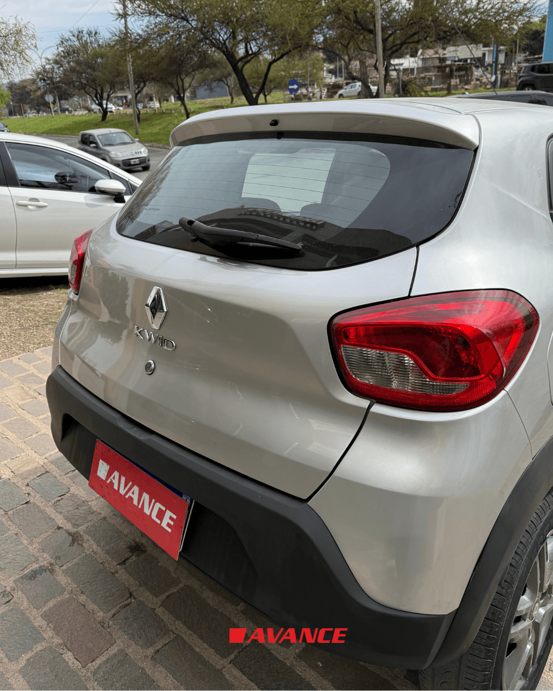 Imágen del vehículo Renault Kwid Iconic 1.0